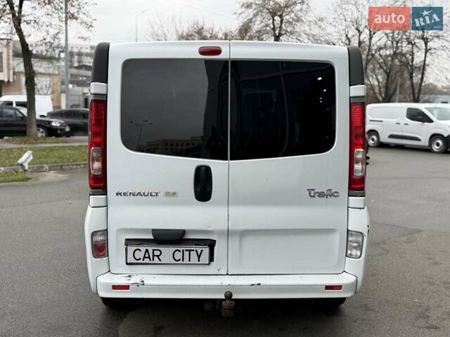 Білий Рено Трафік, об'ємом двигуна 2 л та пробігом 385 тис. км за 11000 $, фото 5 на Automoto.ua