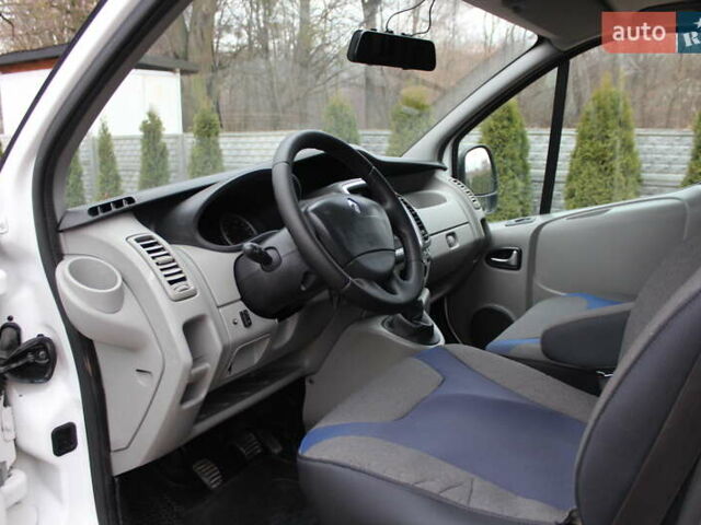 Белый Рено Трафик, объемом двигателя 2 л и пробегом 272 тыс. км за 13598 $, фото 11 на Automoto.ua
