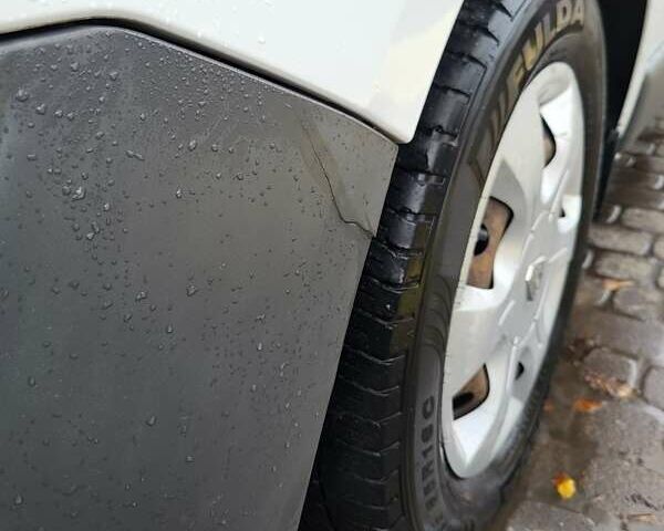 Рено Трафик 2011 в Ровно на Automoto.ua Белый Рено Трафик, объемом двигателя 2 л и пробегом 402 тыс. км за 11200 $, фото 5 на Automoto.ua