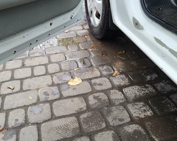 Рено Трафик 2011 в Ровно на Automoto.ua Белый Рено Трафик, объемом двигателя 2 л и пробегом 402 тыс. км за 11200 $, фото 13 на Automoto.ua