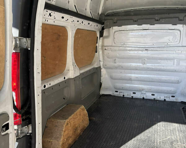 Белый Рено Трафик, объемом двигателя 2 л и пробегом 296 тыс. км за 7990 $, фото 4 на Automoto.ua