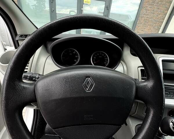 Білий Рено Трафік, об'ємом двигуна 2 л та пробігом 210 тис. км за 14990 $, фото 34 на Automoto.ua