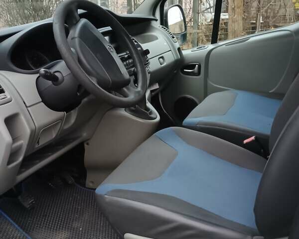 Білий Рено Трафік, об'ємом двигуна 2 л та пробігом 350 тис. км за 12000 $, фото 7 на Automoto.ua