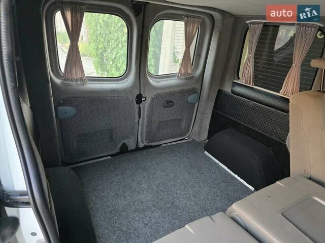 Белый Рено Трафик, объемом двигателя 2 л и пробегом 238 тыс. км за 10500 $, фото 46 на Automoto.ua