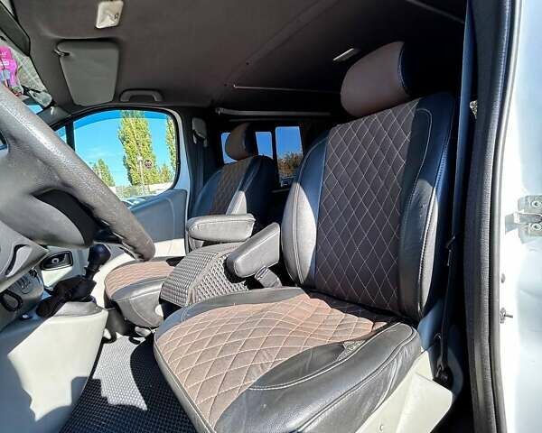 Белый Рено Трафик, объемом двигателя 2.5 л и пробегом 257 тыс. км за 12200 $, фото 14 на Automoto.ua