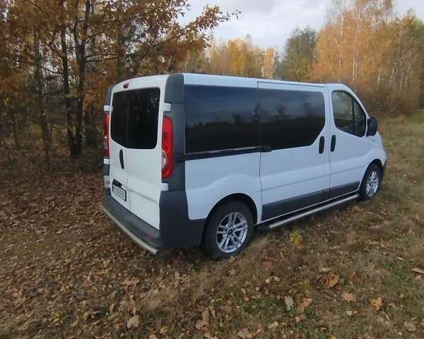 Білий Рено Трафік, об'ємом двигуна 2 л та пробігом 330 тис. км за 10900 $, фото 1 на Automoto.ua