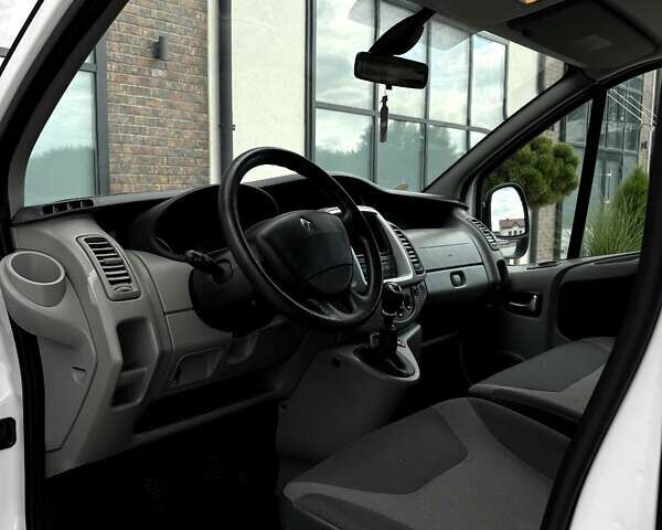 Білий Рено Трафік, об'ємом двигуна 2 л та пробігом 210 тис. км за 14990 $, фото 25 на Automoto.ua