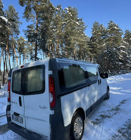 Белый Рено Трафик, объемом двигателя 2 л и пробегом 320 тыс. км за 12000 $, фото 4 на Automoto.ua