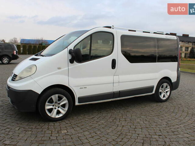 Белый Рено Трафик, объемом двигателя 2 л и пробегом 283 тыс. км за 11550 $, фото 2 на Automoto.ua
