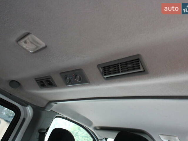 Белый Рено Трафик, объемом двигателя 2 л и пробегом 272 тыс. км за 13598 $, фото 16 на Automoto.ua