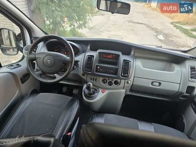 Белый Рено Трафик, объемом двигателя 2 л и пробегом 238 тыс. км за 10500 $, фото 47 на Automoto.ua