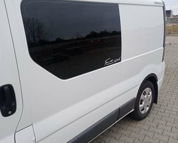 Білий Рено Трафік, об'ємом двигуна 2 л та пробігом 236 тис. км за 11500 $, фото 2 на Automoto.ua