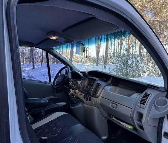 Білий Рено Трафік, об'ємом двигуна 2 л та пробігом 320 тис. км за 12000 $, фото 5 на Automoto.ua