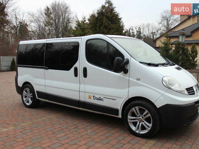 Белый Рено Трафик, объемом двигателя 2 л и пробегом 272 тыс. км за 13598 $, фото 3 на Automoto.ua