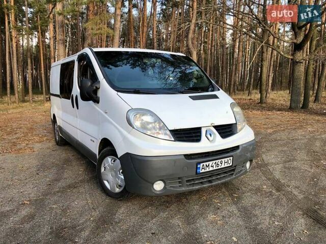 Белый Рено Трафик, объемом двигателя 2 л и пробегом 325 тыс. км за 9400 $, фото 1 на Automoto.ua