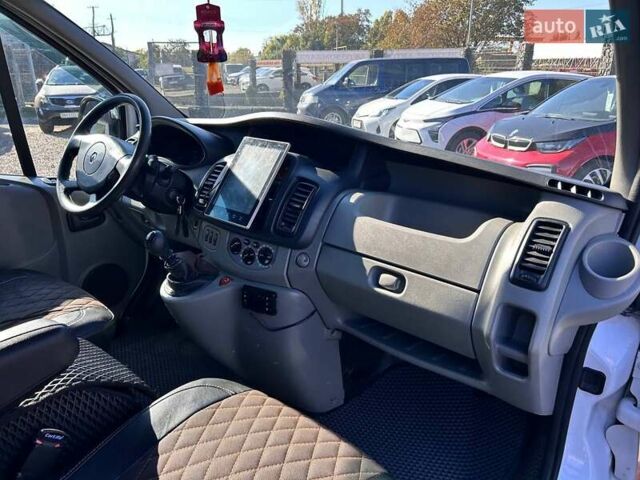 Белый Рено Трафик, объемом двигателя 2.5 л и пробегом 257 тыс. км за 12200 $, фото 32 на Automoto.ua