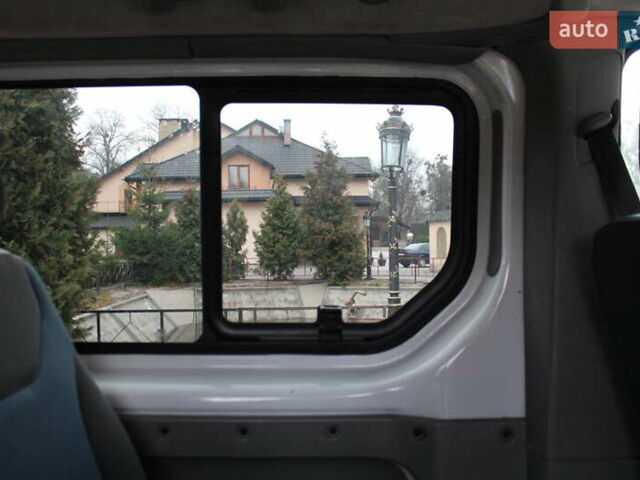 Белый Рено Трафик, объемом двигателя 2 л и пробегом 272 тыс. км за 13598 $, фото 19 на Automoto.ua