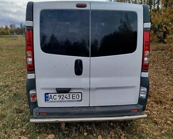 Білий Рено Трафік, об'ємом двигуна 2 л та пробігом 330 тис. км за 10900 $, фото 2 на Automoto.ua