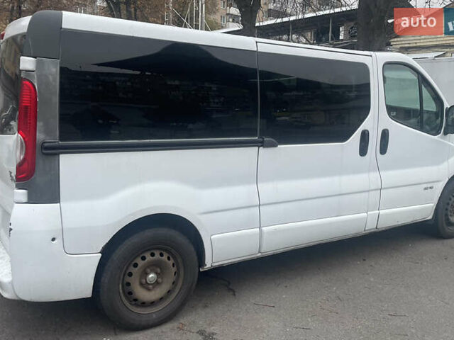 Белый Рено Трафик, объемом двигателя 2 л и пробегом 385 тыс. км за 12000 $, фото 3 на Automoto.ua