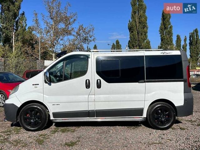 Белый Рено Трафик, объемом двигателя 2.5 л и пробегом 257 тыс. км за 12200 $, фото 6 на Automoto.ua