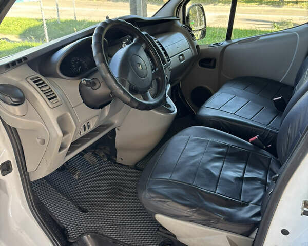 Белый Рено Трафик, объемом двигателя 2 л и пробегом 296 тыс. км за 7990 $, фото 9 на Automoto.ua