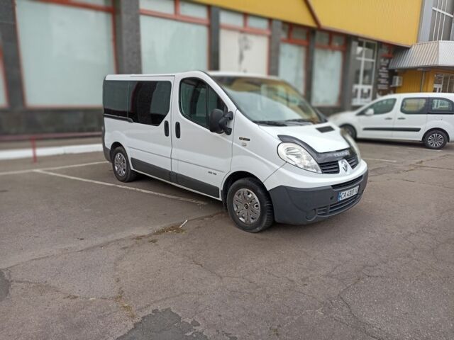 Белый Рено Трафик, объемом двигателя 2 л и пробегом 318 тыс. км за 10900 $, фото 1 на Automoto.ua