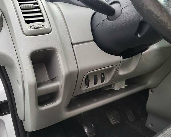 Рено Трафик 2011 в Ровно на Automoto.ua Белый Рено Трафик, объемом двигателя 2 л и пробегом 402 тыс. км за 11200 $, фото 25 на Automoto.ua