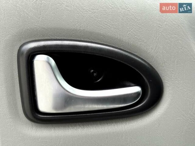 Білий Рено Трафік, об'ємом двигуна 2 л та пробігом 210 тис. км за 14990 $, фото 48 на Automoto.ua