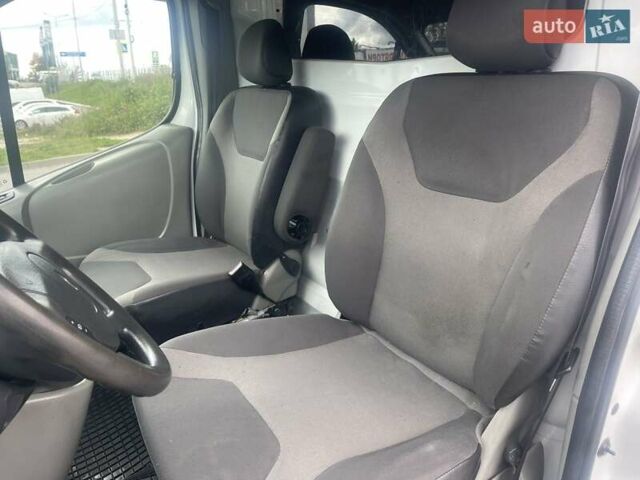 Белый Рено Трафик, объемом двигателя 2 л и пробегом 270 тыс. км за 8700 $, фото 14 на Automoto.ua
