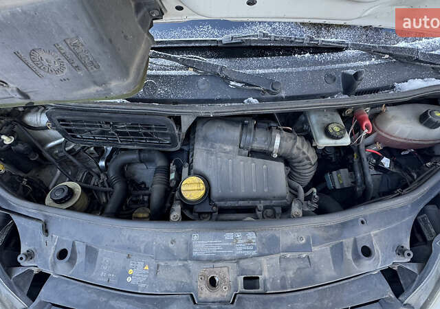 Белый Рено Трафик, объемом двигателя 2 л и пробегом 320 тыс. км за 12000 $, фото 16 на Automoto.ua