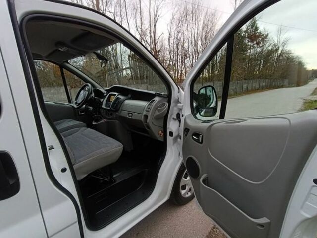 Білий Рено Трафік, об'ємом двигуна 2 л та пробігом 209 тис. км за 9899 $, фото 3 на Automoto.ua