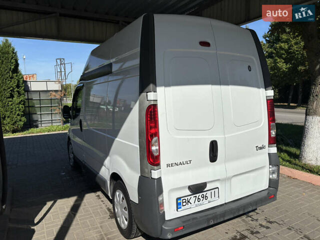 Белый Рено Трафик, объемом двигателя 2 л и пробегом 296 тыс. км за 7990 $, фото 3 на Automoto.ua