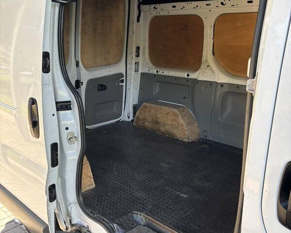 Белый Рено Трафик, объемом двигателя 2 л и пробегом 296 тыс. км за 7990 $, фото 6 на Automoto.ua