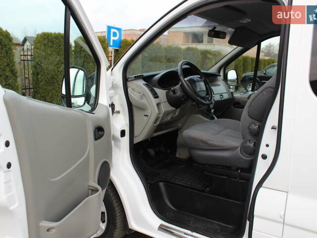 Белый Рено Трафик, объемом двигателя 2 л и пробегом 283 тыс. км за 11550 $, фото 23 на Automoto.ua