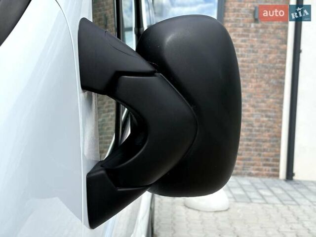 Білий Рено Трафік, об'ємом двигуна 2 л та пробігом 210 тис. км за 14990 $, фото 44 на Automoto.ua