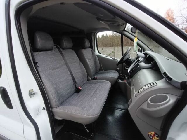 Білий Рено Трафік, об'ємом двигуна 2 л та пробігом 209 тис. км за 9899 $, фото 4 на Automoto.ua