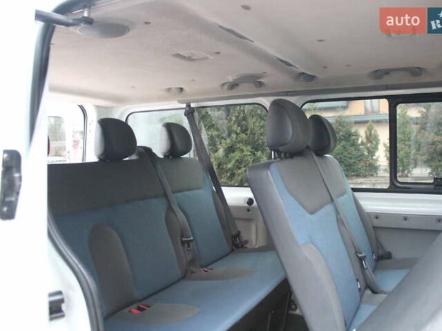 Белый Рено Трафик, объемом двигателя 2 л и пробегом 272 тыс. км за 13598 $, фото 18 на Automoto.ua