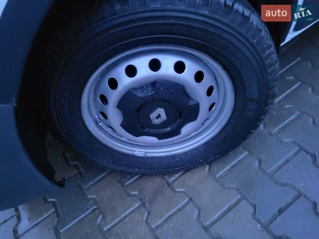 Белый Рено Трафик, объемом двигателя 2 л и пробегом 207 тыс. км за 11890 $, фото 114 на Automoto.ua