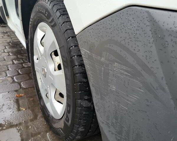 Рено Трафик 2011 в Ровно на Automoto.ua Белый Рено Трафик, объемом двигателя 2 л и пробегом 402 тыс. км за 11200 $, фото 6 на Automoto.ua