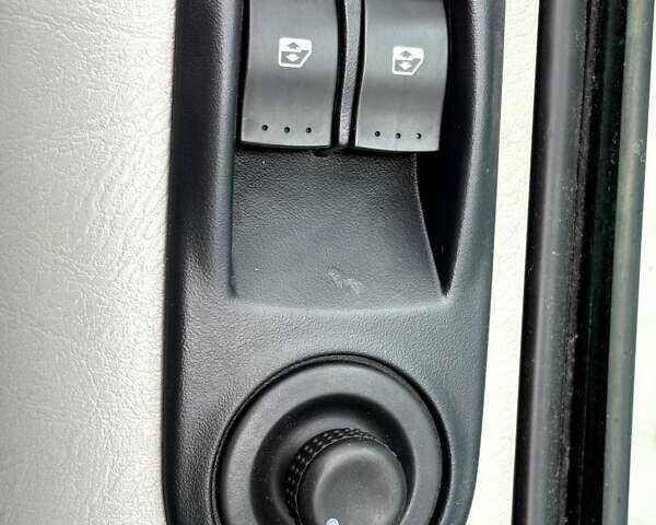 Білий Рено Трафік, об'ємом двигуна 2 л та пробігом 210 тис. км за 14990 $, фото 49 на Automoto.ua