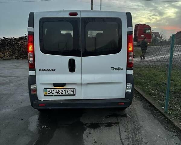 Білий Рено Трафік, об'ємом двигуна 2 л та пробігом 208 тис. км за 13500 $, фото 1 на Automoto.ua