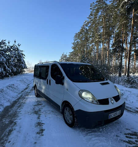 Белый Рено Трафик, объемом двигателя 2 л и пробегом 320 тыс. км за 12000 $, фото 2 на Automoto.ua