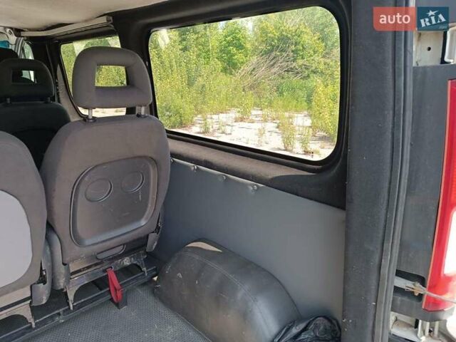 Білий Рено Трафік, об'ємом двигуна 2 л та пробігом 411 тис. км за 10500 $, фото 23 на Automoto.ua