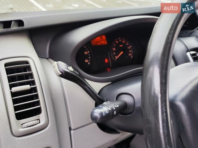 Белый Рено Трафик, объемом двигателя 2 л и пробегом 301 тыс. км за 10500 $, фото 22 на Automoto.ua