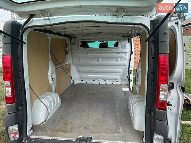 Белый Рено Трафик, объемом двигателя 2 л и пробегом 323 тыс. км за 10500 $, фото 11 на Automoto.ua