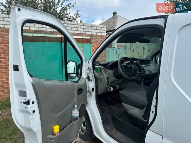 Белый Рено Трафик, объемом двигателя 2 л и пробегом 323 тыс. км за 10500 $, фото 3 на Automoto.ua