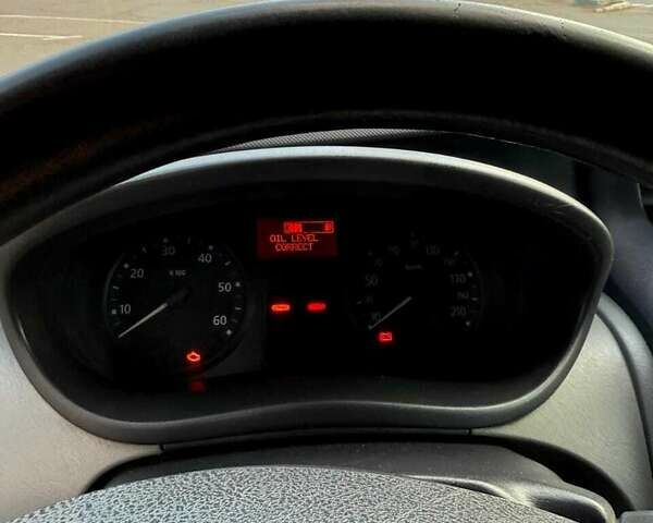Білий Рено Трафік, об'ємом двигуна 2.5 л та пробігом 258 тис. км за 12500 $, фото 5 на Automoto.ua