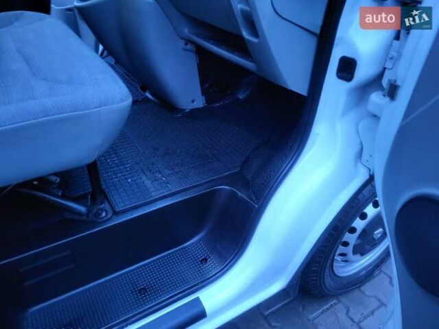 Белый Рено Трафик, объемом двигателя 2 л и пробегом 207 тыс. км за 11890 $, фото 64 на Automoto.ua