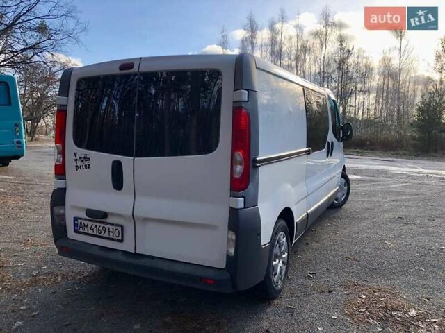 Белый Рено Трафик, объемом двигателя 2 л и пробегом 325 тыс. км за 9400 $, фото 2 на Automoto.ua
