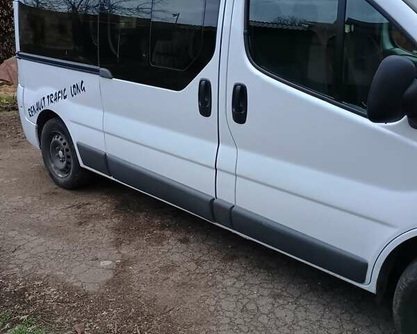 Білий Рено Трафік, об'ємом двигуна 2 л та пробігом 350 тис. км за 12000 $, фото 4 на Automoto.ua